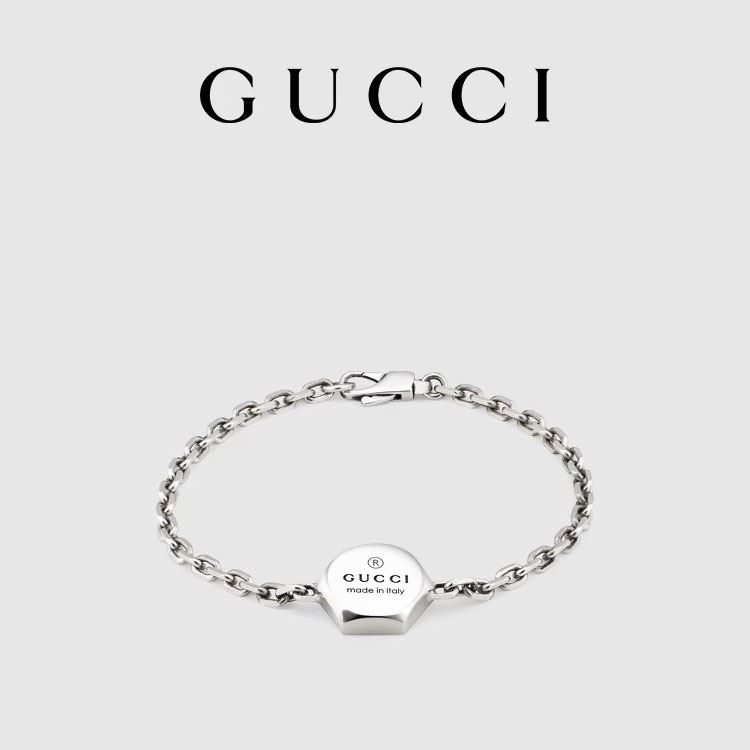 G*u*i necklaces